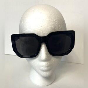 Retro Oversized Square Frame Sunglasses Black Silver Tone Tiger Embellishment